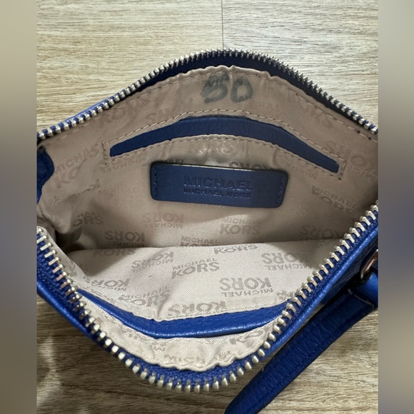 MICHAEL KORS FULTON TopZip Leather Wristlet - Picture 9 of 15